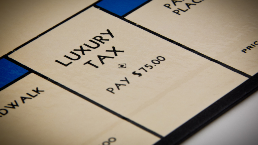 Image of luxury tax square on monopoly board